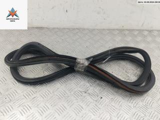 уплотнитель двери Volkswagen Polo 3 поколение 1995, 1.6 л., бензин, МКПП, красный, седан