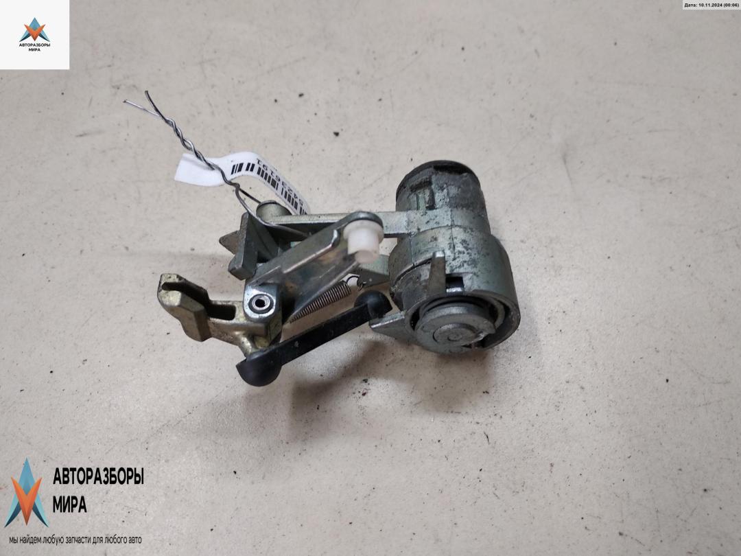 личинка дверного замка Volkswagen Golf 4 поколение 1999, 1.4 л., бензин, МКПП, синий, хетчбэк 3 дв. - фото №1