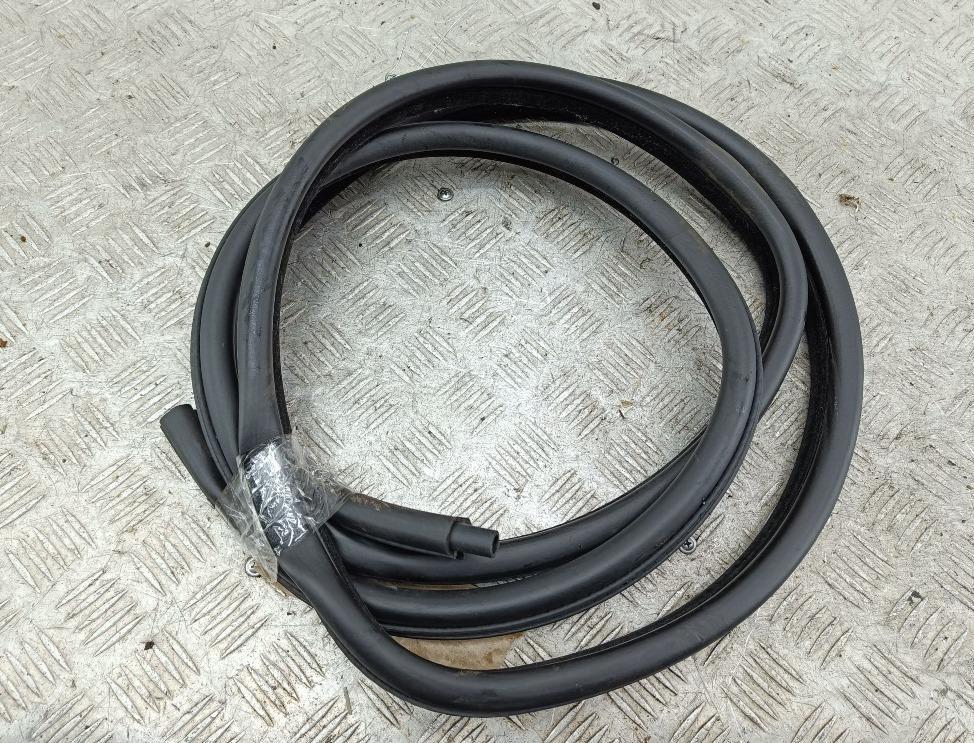 уплотнитель двери BMW 3 E46 2002, 2.0 л., бензин, МКПП, серый, универсал, 8194775