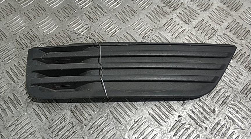 заглушка (решетка) в бампер Ford Focus 2 поколение 2005, 1.6 л., i, бензин, АКПП, синий, хетчбэк 5 дв. - фото №1