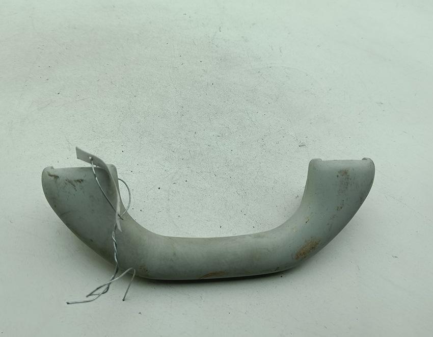 ручка внутренняя потолочная Volkswagen Passat B6 2005, 2.0 л., дизель, МКПП, чёрный, универсал - фото №1