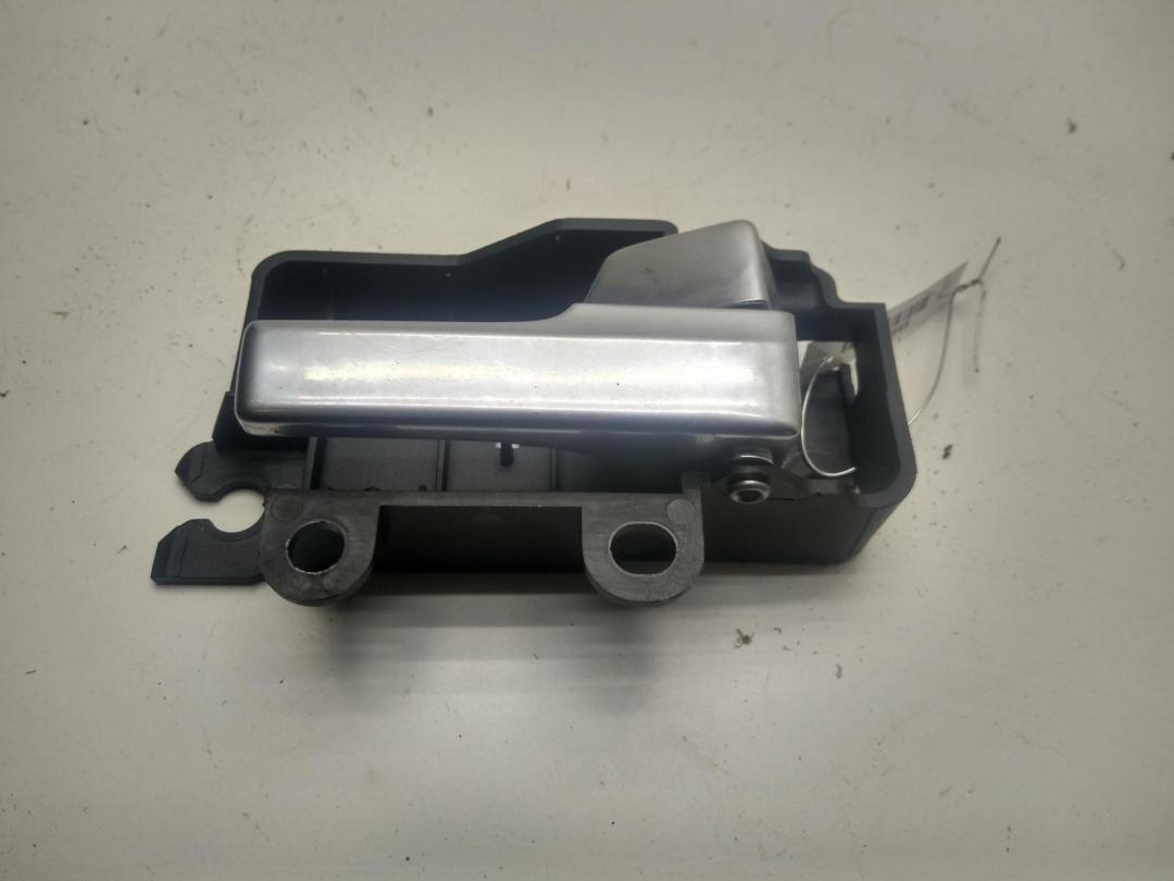 ручка внутренняя передняя правая Ford Kuga 1 поколение 2008, 2.0 л., дизель, МКПП, серый, внедорожник 5 дв., 3M51R22600AA - фото №1