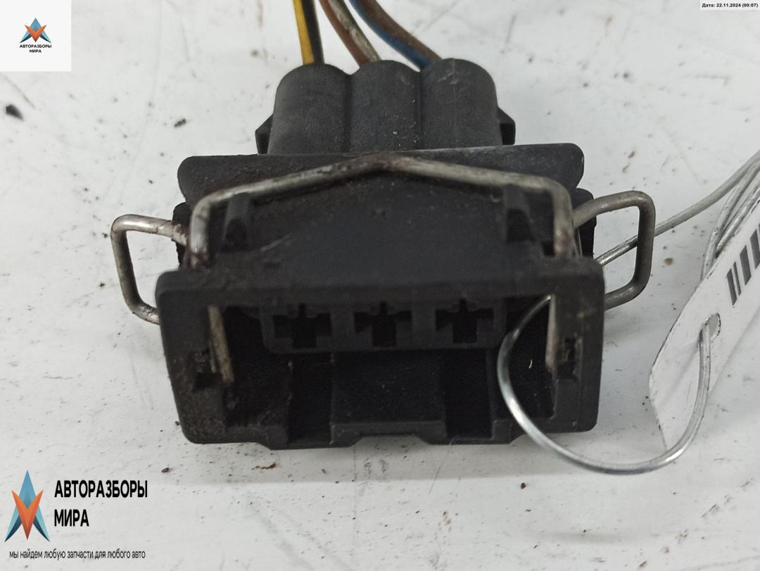 разъем (фишка) проводки Audi A4 B5 1995, 1.6 л., бензин, МКПП, синий, седан, 828963 - фото №1