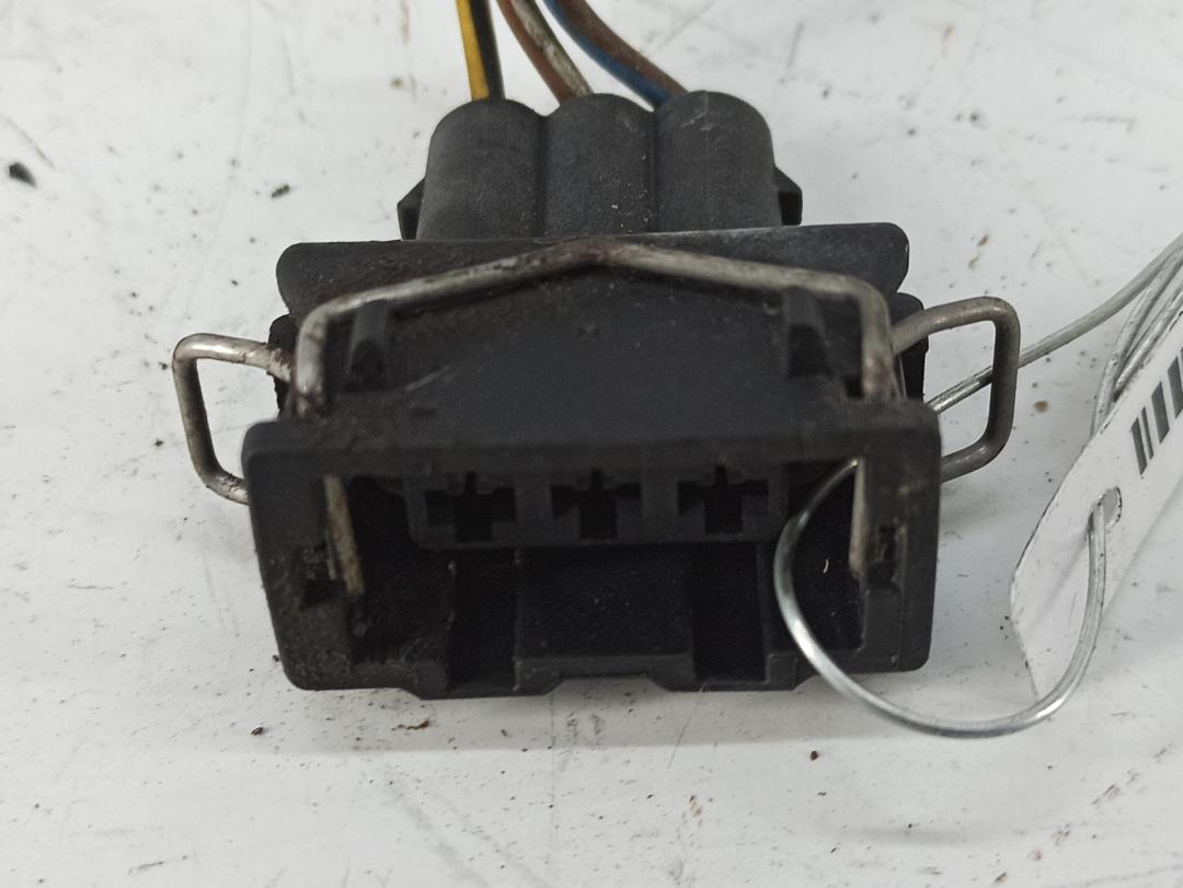 разъем (фишка) проводки Audi A4 B5 1995, 1.6 л., бензин, МКПП, синий, седан, 828963 - фото №1