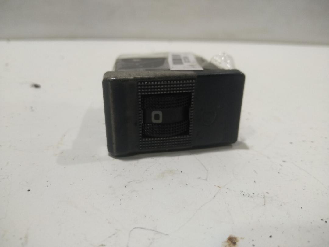 кнопка (выключатель) Audi 80 B4 1993, 2.0 л., бензин, МКПП, красный, седан, 8A0941301
