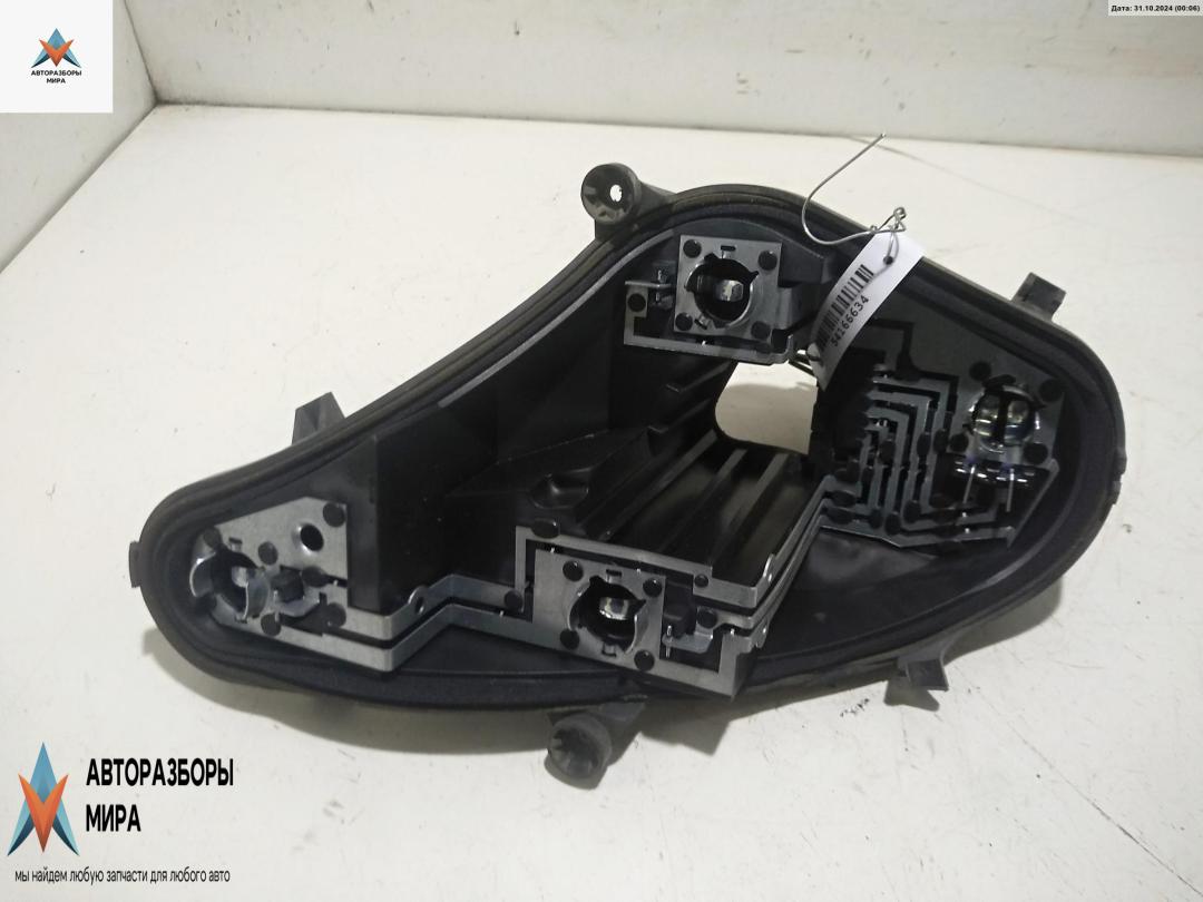 панель заднего левого фонаря Citroen C4 2 поколение 2011, 2.0 л., дизель, МКПП, серый, хетчбэк 5 дв., 13N005 - фото №1