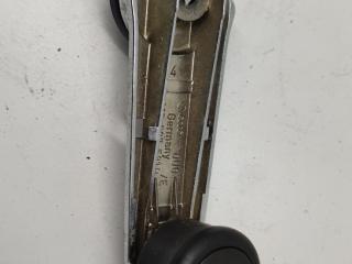 ручка стеклоподъемника Audi A6 C4 1994, 2.8 л., бензин, МКПП, красный, седан, 443837581
