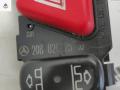 кнопка аварийной сигнализации Mercedes-Benz CLK-Класс W208/A208 1998, 2.3 л., бензин, АКПП, синий, кабриолет, 2088202510 - фото №3
