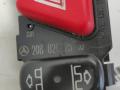 кнопка аварийной сигнализации Mercedes-Benz CLK-Класс W208/A208 1998, 2.3 л., бензин, АКПП, синий, кабриолет, 2088202510 - фото №3