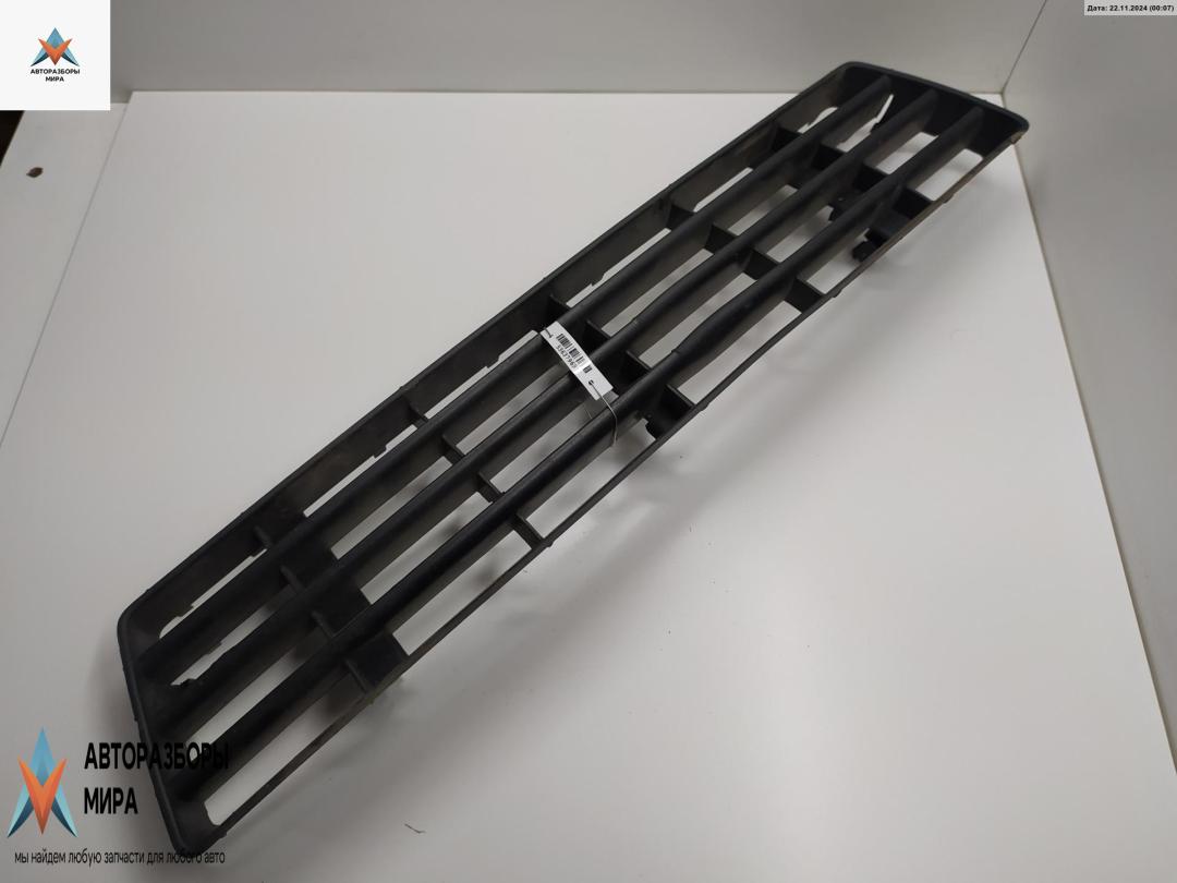 заглушка (решетка) в бампер Audi A6 4B/C5 2000, 2.5 л., дизель, МКПП, чёрный, универсал, 4B0807683F - фото №1