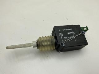 активатор замка багажника Audi A6 4B/C5 1998, 2.4 л., бензин, МКПП, зелёный, универсал, 4B9962115