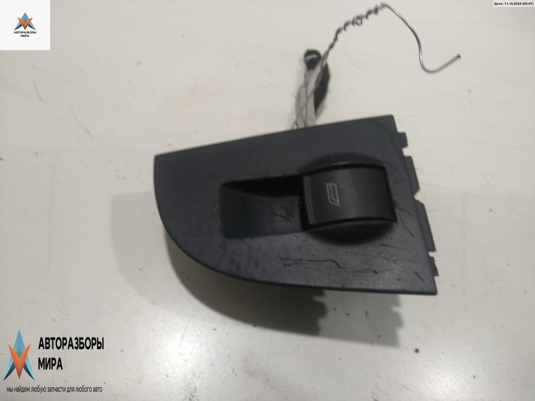 кнопка стеклоподъемника переднего правого Audi A6 4B/C5 2000, 2.4 л., бензин, МКПП, зелёный, универсал, 4B0959855 - фото №1