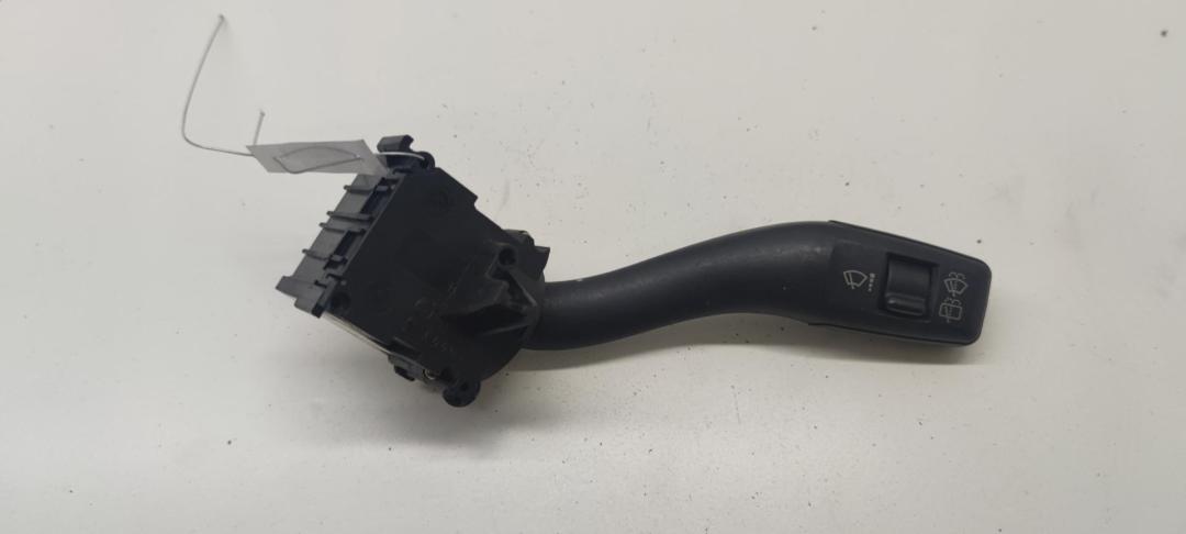 переключатель дворников Audi A4 B6 2001, 1.9 л., дизель, МКПП, чёрный, универсал, 8E0953503A - фото №1