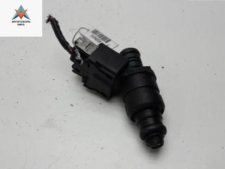 форсунка Volkswagen Golf 4 поколение 1998, 1.6 л., бензин, МКПП, красный, хетчбэк 5 дв., 037906031AA