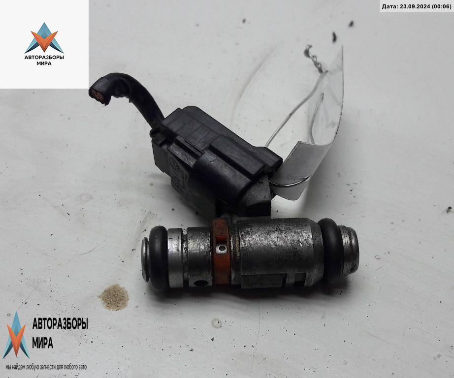 форсунка Volkswagen Golf 4 поколение 2001, 1.4 л., бензин, МКПП, чёрный, хетчбэк 5 дв., 036031G - фото №1