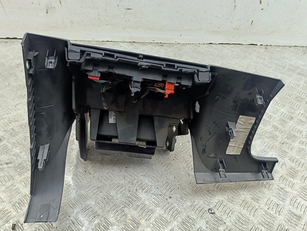 консоль салона (центральная часть) SEAT Leon 2014, 1.2 л., бензин, МКПП, белый, универсал, 5F1863680C