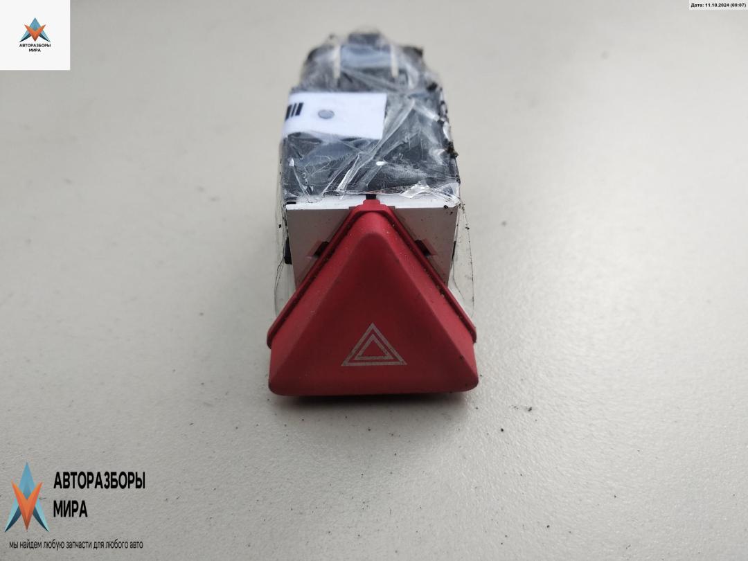 кнопка аварийной сигнализации Volkswagen Golf 5 поколение 2004, 1.4 л., бензин, МКПП, чёрный, хетчбэк 5 дв. - фото №1