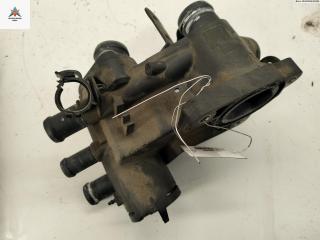 корпус термостата Volkswagen Golf 4 поколение 1999, 1.4 л., бензин, МКПП, серый, хетчбэк 5 дв., 032121111