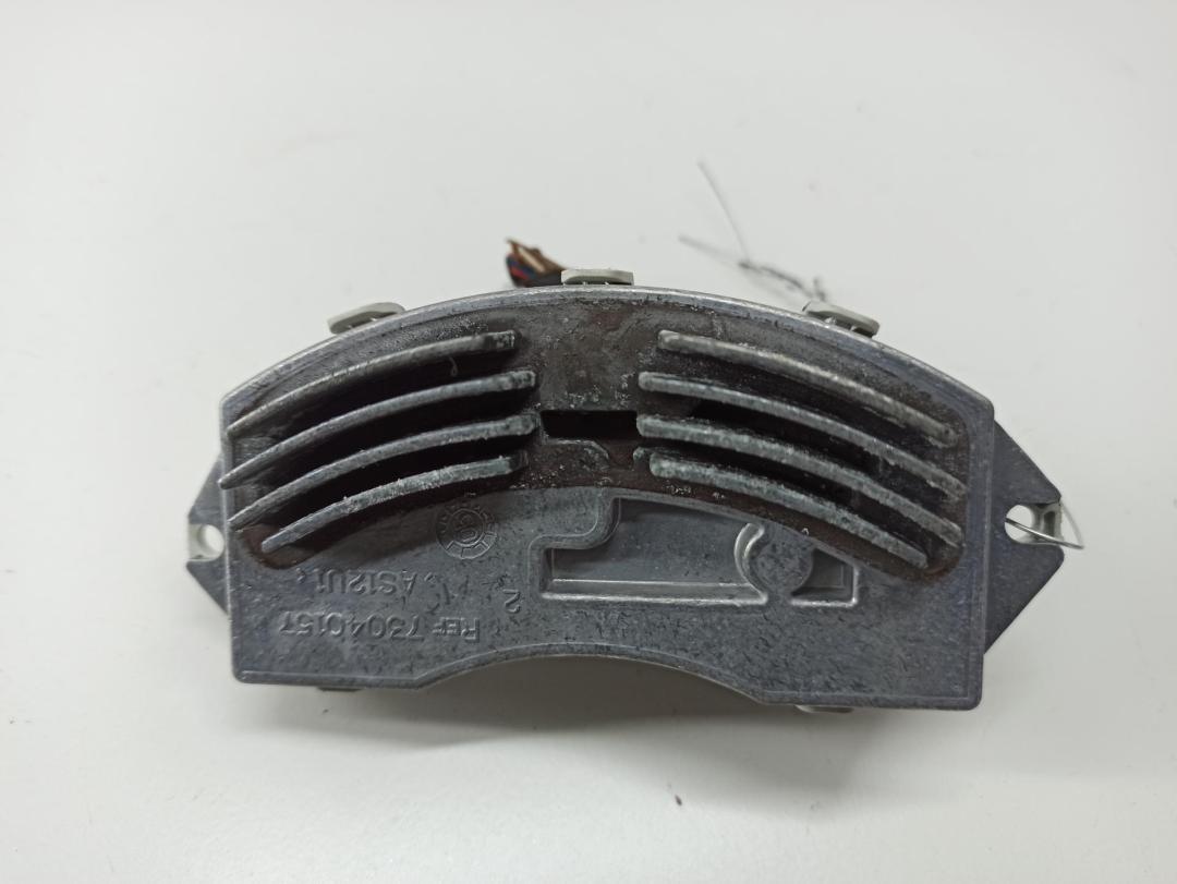 сопротивление печки BMW 1 серия E81/E82/E87/E88 2005, 1.6 л., бензин, МКПП, серый, хетчбэк 5 дв. - фото №1