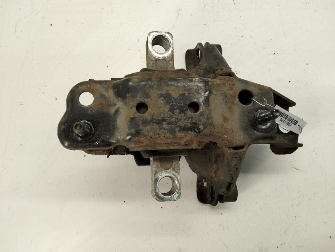 подушка крепления КПП Volkswagen Polo 4 поколение 2002, 1.4 л., бензин, МКПП, серый, хетчбэк 3 дв., 6Q0199555 - фото №1
