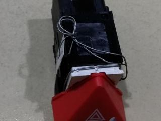 кнопка аварийной сигнализации Volkswagen Touran 1 поколение [рестайлинг] 2006, 1.9 л., дизель, МКПП, белый, минивэн, 1T0953509