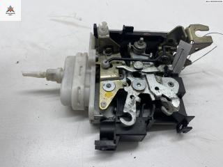 замок двери передней правой Audi A4 B5 [рестайлинг] 1998, 2.4 л., бензин, МКПП, чёрный, универсал, 8D1837016F