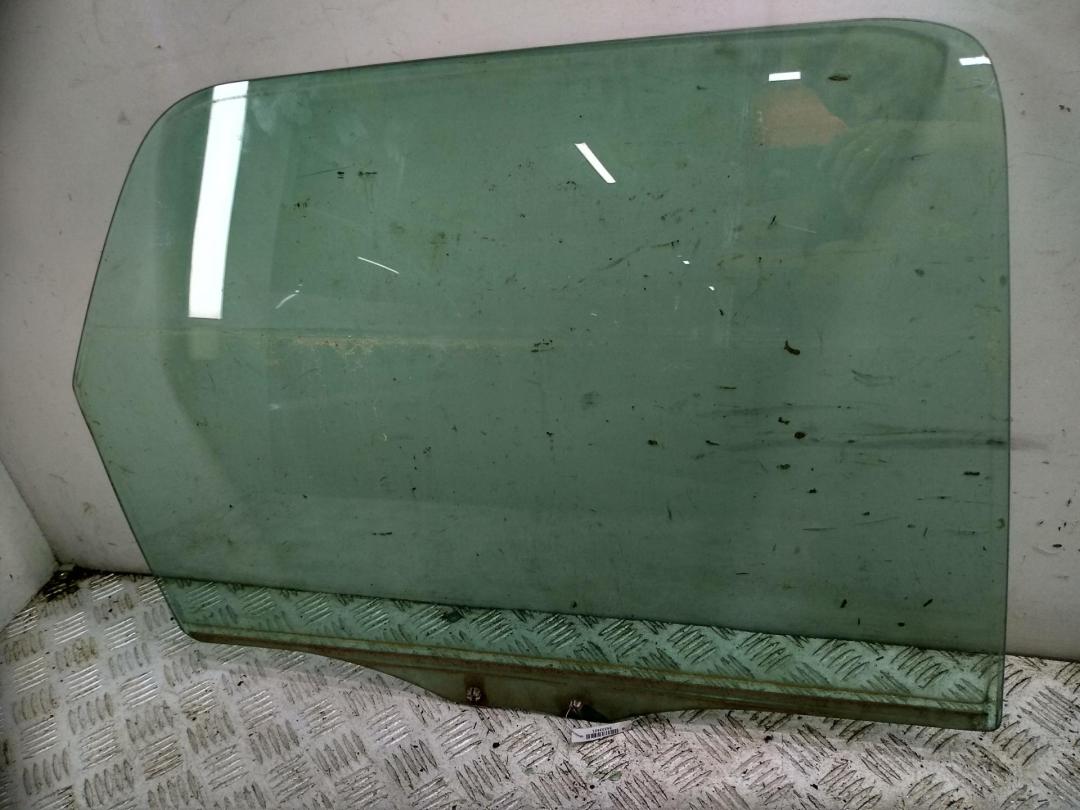 стекло двери задней правой Ford Maverick 2004, 2.3 л., бензин, МКПП, серый, внедорожник 5 дв.