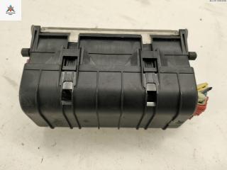 блок предохранителей Volkswagen Polo 3 поколение [рестайлинг] 2000, 1.4 л., дизель, МКПП, чёрный, хетчбэк 3 дв.