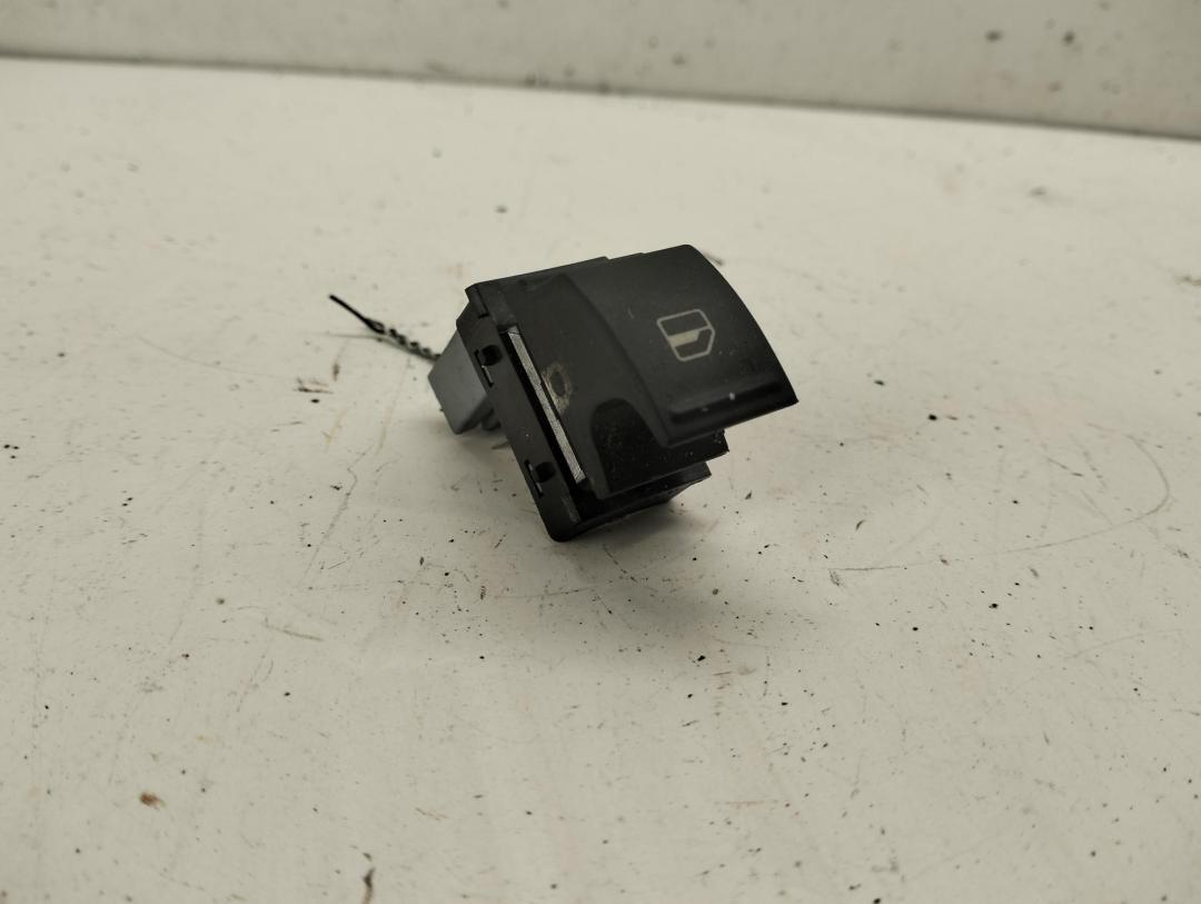 кнопка стеклоподъемника заднего левого Volkswagen Passat B6 2005, 2.0 л., дизель, МКПП, чёрный, универсал, 1F0959855