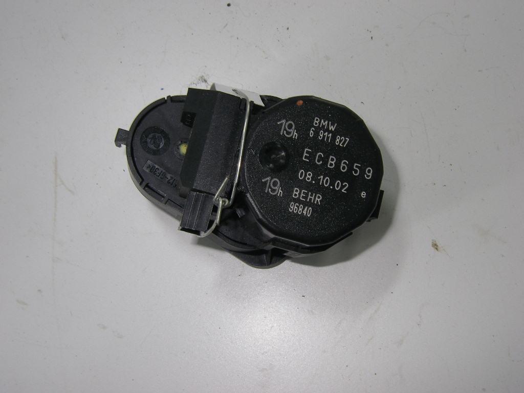 моторчик заслонки печки BMW 7 серия E65/E66/E67 2002, 4.4 л., бензин, АКПП, чёрный, седан, 6911827 - фото №1