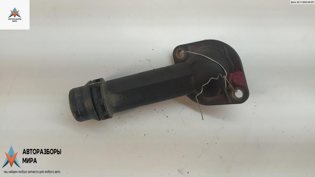 корпус термостата Volkswagen Passat B5 1998, 1.6 л., бензин, МКПП, серый, седан, 038121121B - фото №1