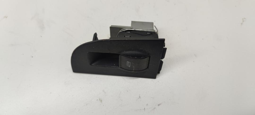 кнопка стеклоподъемника заднего левого Audi A6 C5 2001, 2.5 л., дизель, АКПП, синий, универсал, 4B0959855