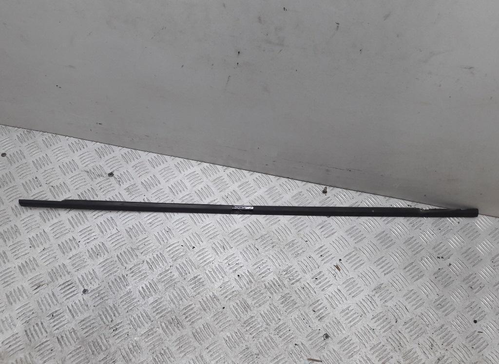 Молдинг стекла двери наружный Volkswagen Touran 2004, 2.0 л., дизель, МКПП, синий, минивэн
