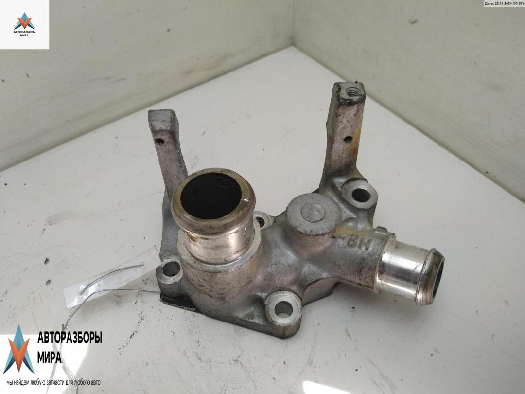 фланец (тройник) системы охлаждения Ford Focus 1 поколение 1999, 1.6 л., i, бензин, МКПП, серый, универсал - фото №1