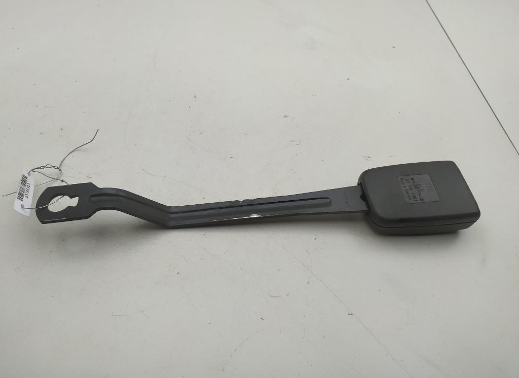 замок ремня безопасности Audi 80 B4 1991, 2.0 л., бензин, МКПП, зелёный, седан, 893857755C