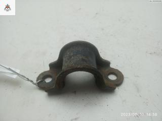 Крепление втулки стабилизатора заднего Volkswagen Transporter T5 2003, 1.9 л., дизель, МКПП, белый, микроавтобус