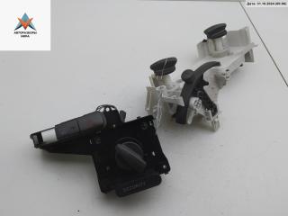 блок управления печки / климат-контроля Toyota Yaris Verso 2001, 1.3 л., бензин, АКПП, красный, минивэн