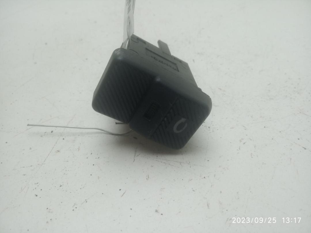 кнопка (выключатель) Volkswagen Transporter T4 1994, 2.4 л., дизель, МКПП, жёлтый, микроавтобус, 701959511