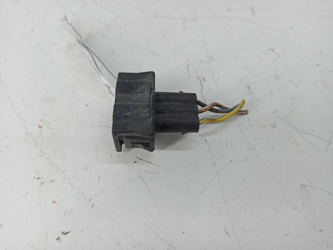 разъем (фишка) проводки Audi A4 B5 1997, 2.8 л., бензин, МКПП, серый, седан, 357972753 - фото №1