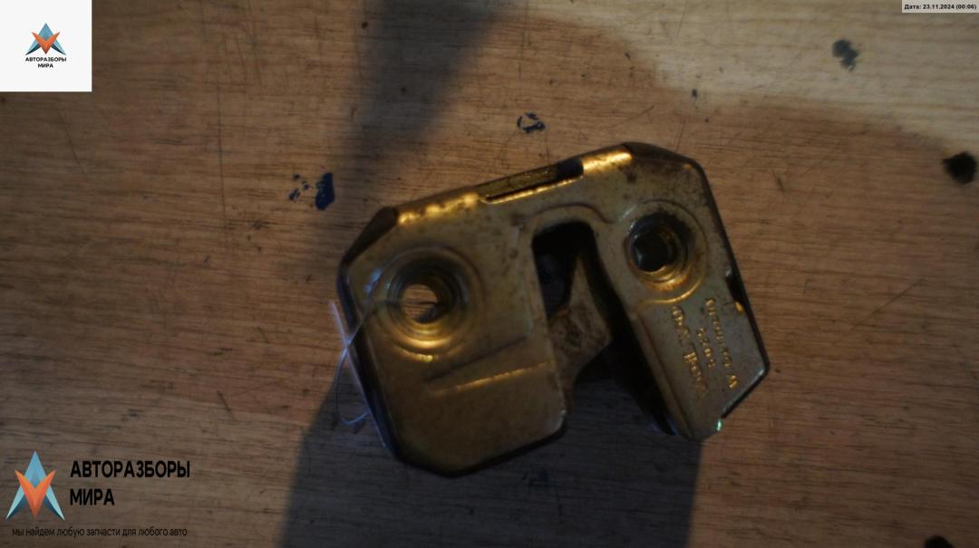 замок двери передней правой Volvo 760 1 поколение 1987, 2.8 л., бензин, АКПП, белый, универсал - фото №1