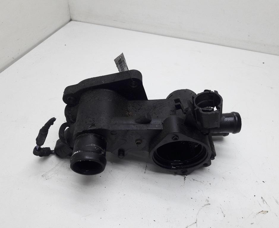 корпус термостата Volkswagen Bora 2000, 1.4 л., бензин, МКПП, белый, седан, 032121111