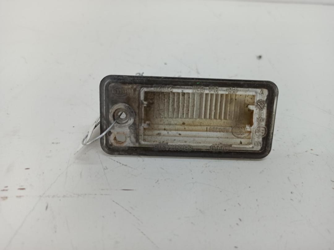 подсветка номера Audi A4 B6 2002, 2.0 л., бензин, МКПП, серый, седан, 8E0807430B