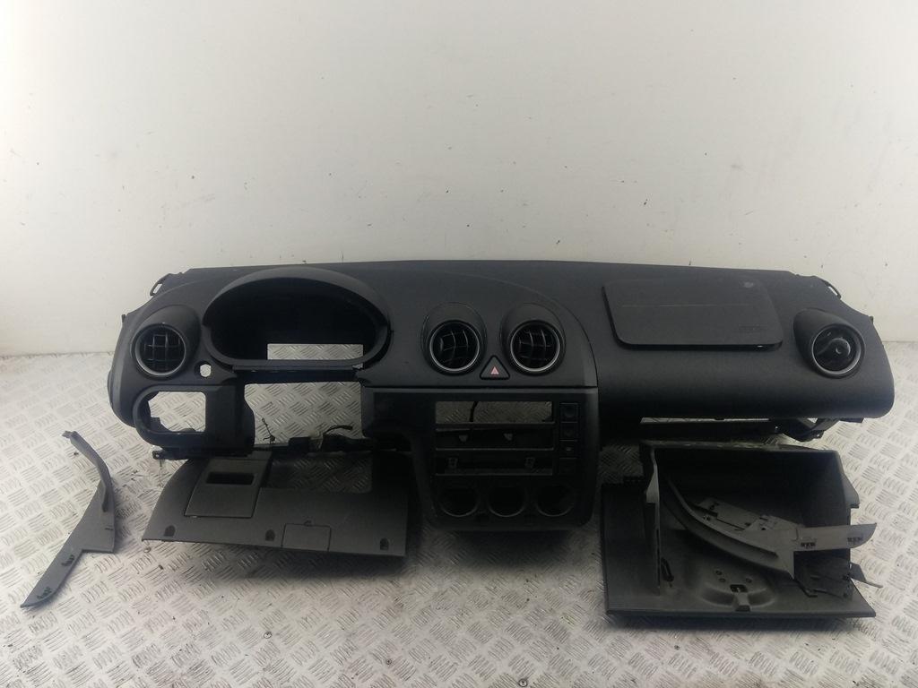 панель передняя салона (торпедо) Ford Fiesta 2002, 1.4 л., бензин, МКПП, серый, хетчбэк 5 дв.