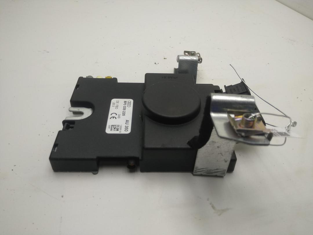 блок радио Audi A3 8P 2003, 1.9 л., дизель, МКПП, серый, хетчбэк 3 дв., 8P0035225 - фото №1