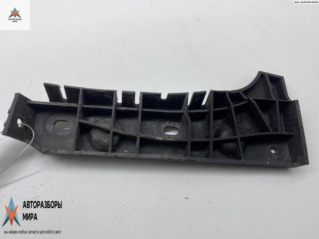 кронштейн переднего бампера Audi A6 4B/C5 1998, 2.4 л., бензин, МКПП, синий, универсал, 4B0807284B - фото №1
