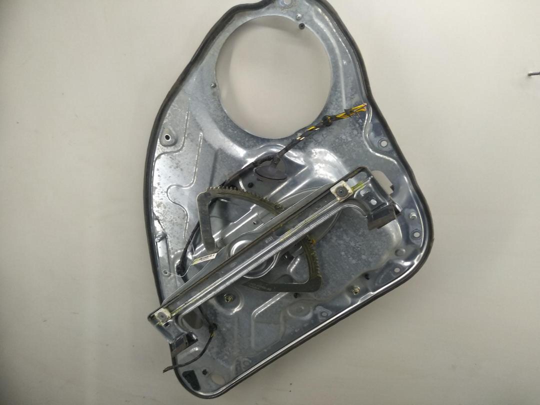 стеклоподъемник задний левый Ford Focus 2 поколение 2005, 1.6 л., дизель, МКПП, синий, хетчбэк 5 дв., 4M51A045H23B - фото №1