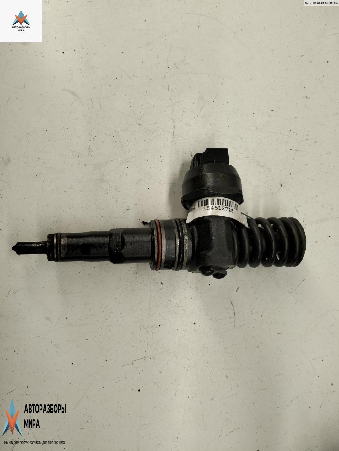 форсунка Volkswagen Golf 4 поколение 2001, 1.9 л., дизель, МКПП, синий, хетчбэк 5 дв., 038130073AM - фото №1