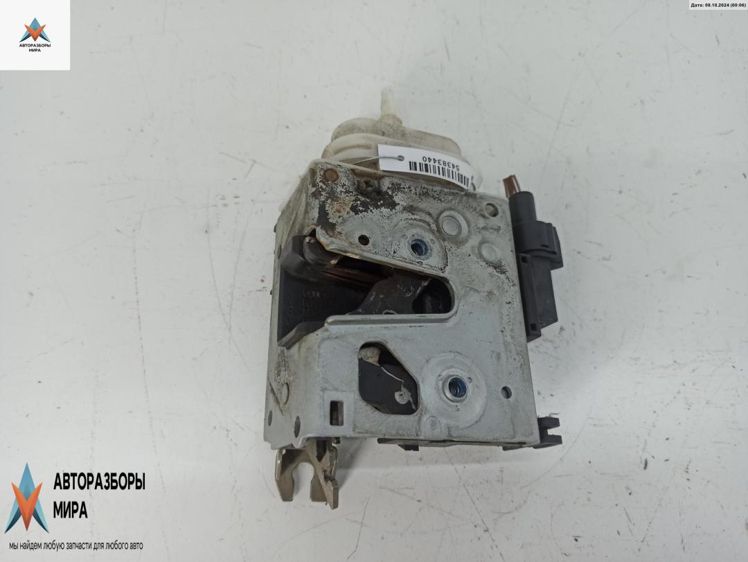 замок двери передней правой Audi A4 B5 1997, 1.8 л., бензин, МКПП, красный, универсал, 8D1837016F - фото №1