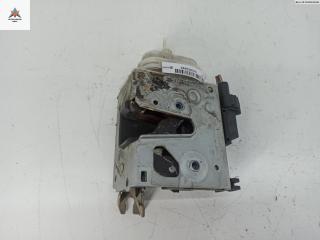 замок двери передней правой Audi A4 B5 1997, 1.8 л., бензин, МКПП, красный, универсал, 8D1837016F