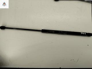 амортизатор крышки багажника (3-5 двери) SEAT Ibiza 2 поколение [рестайлинг] 1997, 1.4 л., бензин, МКПП, жёлтый, хетчбэк 3 дв., 6K6827550